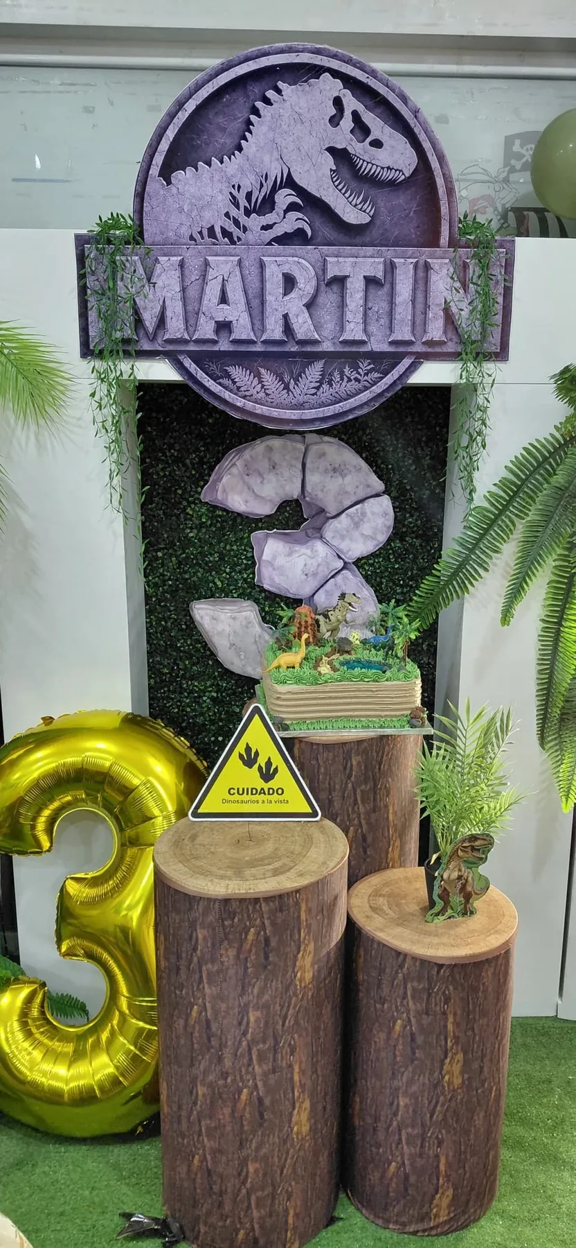 Una decoración de cumpleaños montada en el local